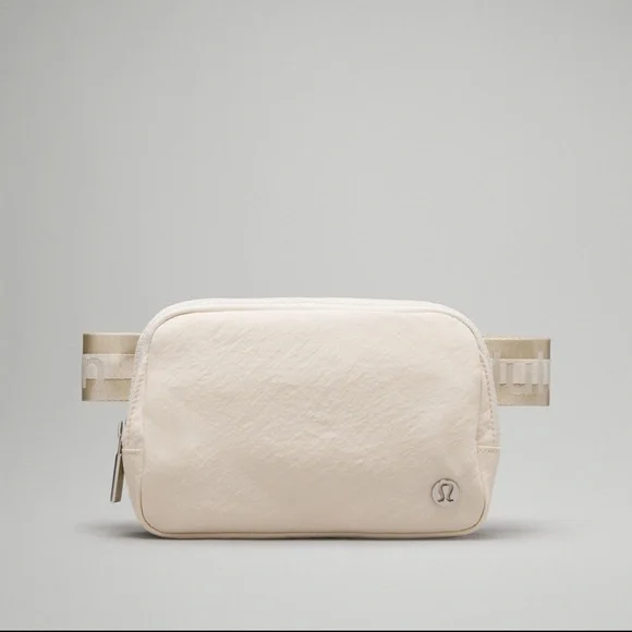 Lululemon Everywhere Belt Bag 1L Wordmark - Picture 3 of 8